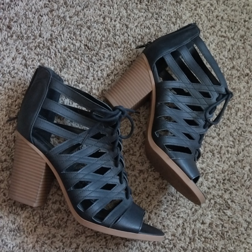Forever 21 Strappy Faux Leather Lace-up Sandal Heels 8.5 Black.